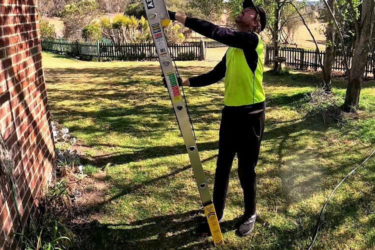 
Seasoned expert in gutter cleaning assembles their extension ladder in narooma.