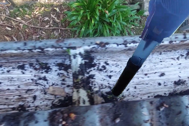  narooma gutter cleaner uses a blower to get rid of small debris form the guttering.